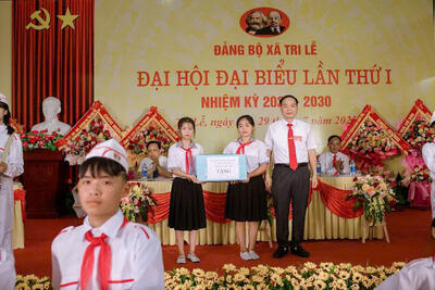 Tang_qua_thieu_nhi_chao_mung_DH_9341a