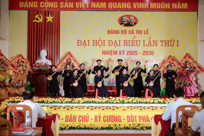 Tiet_muc_VN_mang_dam_ban_sac_dan_toc_chao_mung_DH_31bc9