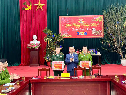 Kinh tế - Chính trị