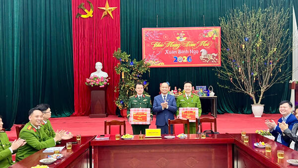 Lãnh đạo xã Tri Lễ tổ chức thăm, chúc Tết các đơn vị trên địa bàn