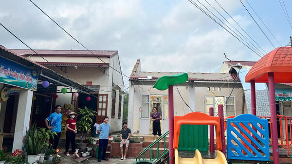 Lốc xoáy làm gần 100 nhà tốc mái, hư hỏng