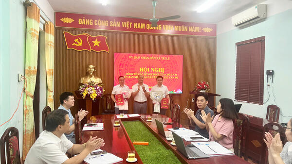 Hội nghị công bố các quyết định của Chủ tịch UBND xã về công tác tổ chức, cán bộ