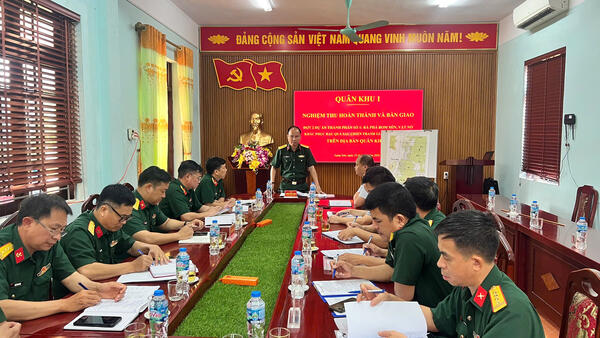 QUÂN KHU 1 NGHIỆM THU HOÀN THÀNH VÀ BÀN GIAO 15 HA DIỆN TÍCH ĐÃ RÀ PHÁ BOM MÌN TẠI XÃ TRI LỄ